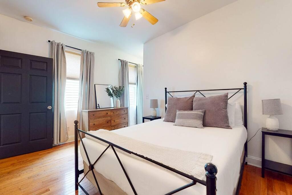 Holiday home Private Home-backyard-parking Near Nulu Downtown